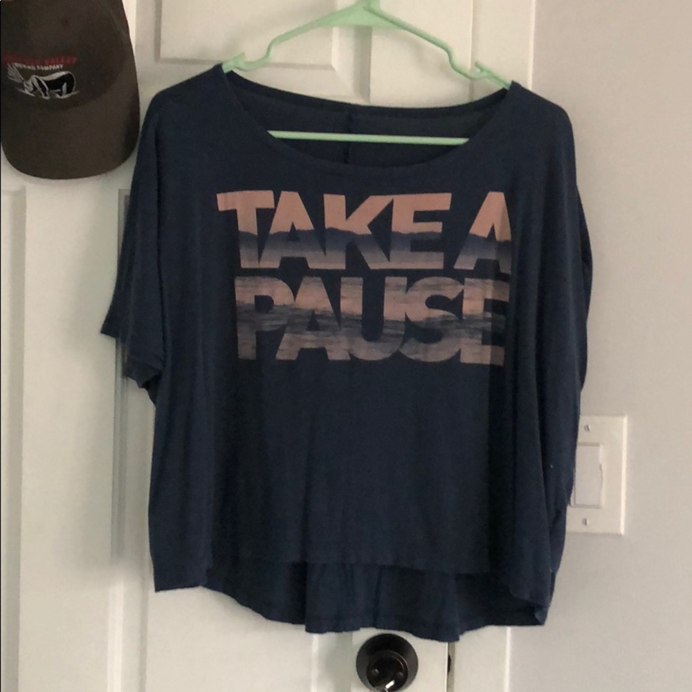 2 for $20 Lucy flowy crop sz med